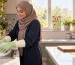 شست‌وشوی ظروف با دستکش ایزی کلین در بخشی جدا از آماده‌سازی غذا